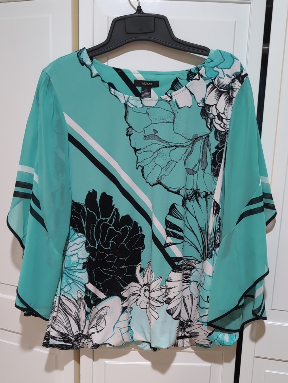 Like New Alfani Blouse With Statement Sleeves - Large